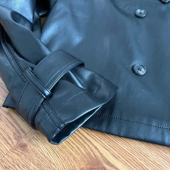 ASOS DESIGN funnel neck leather look short trench coat in black - Picture 5 of 5